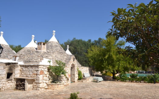 TRULLO OTTO CONI