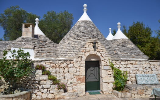 TRULLO OTTO CONI