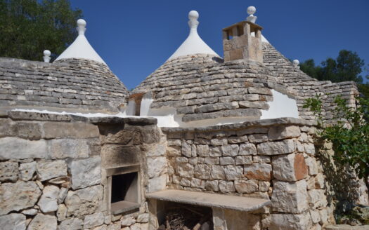 TRULLO OTTO CONI